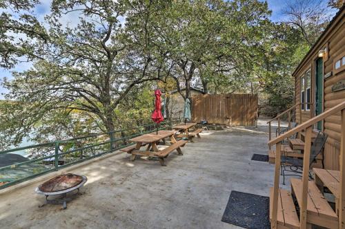 Captains Quarters Cabin Private Fire Pit! – Photos 3
