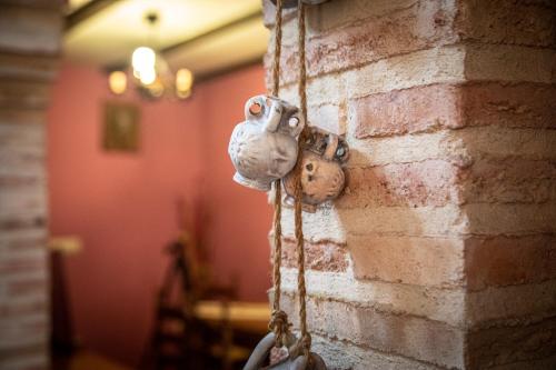 a wall with two masks hanging on it at Apartamentos Cruz Mar in Poveda de la Sierra