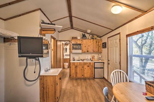 Captains Quarters Cabin Private Fire Pit! – Photos 5