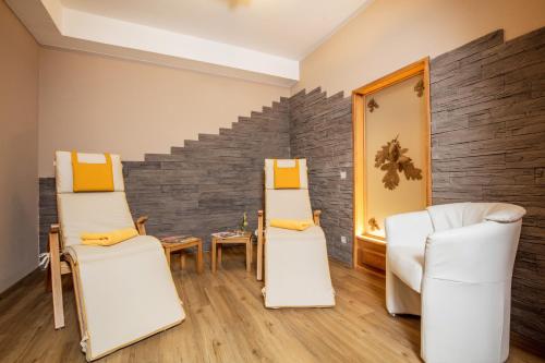 a waiting room with white chairs and a table at Zum Eichhof in Reit im Winkl