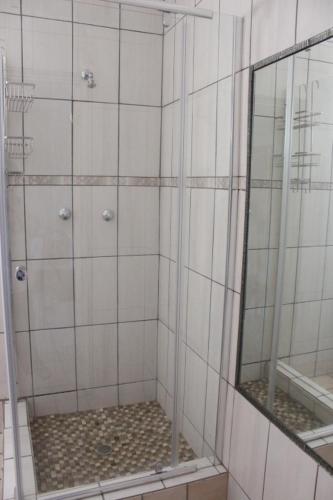 Bilik mandi di Beit-El BnB