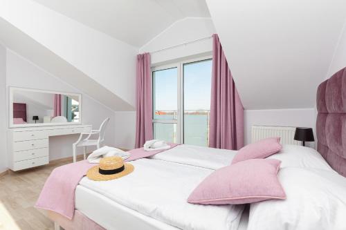 Krevet ili kreveti u jedinici u objektu Seaside Butikowe Apartamenty Grzybowo 200m od plaży