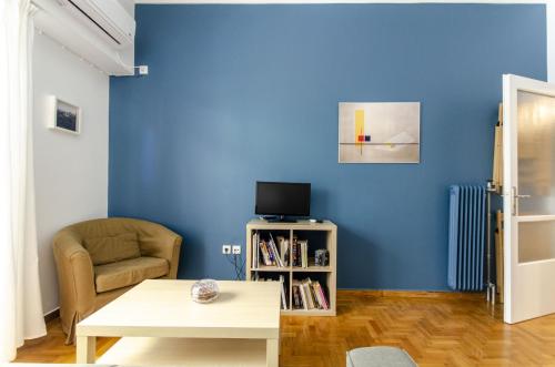 Colourful apartment under the Acropolis