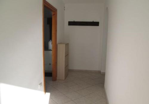 an empty room with a white wall and a doorway at Casa Mia in Nus