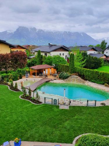 Nespecifikovaný výhled na hory nebo výhled na hory při pohledu z hotelu