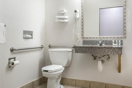 Ein Badezimmer in der Unterkunft Quality Inn Stockbridge Atlanta South