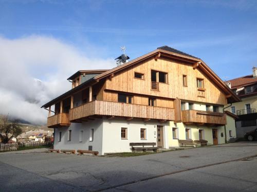 a building with a goat on the roof of it at Apartments Resi in Rasùn di Sotto
