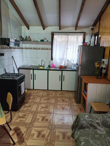 Kuchyň nebo kuchyňský kout v ubytování Camping y cabañas Los Parrones