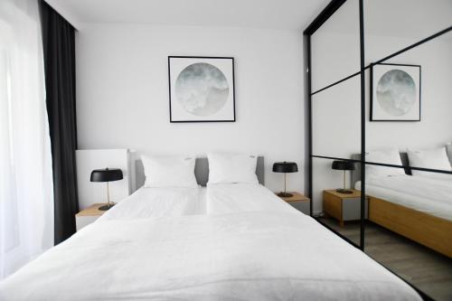 Llit o llits en una habitació de Klif Apartamenty Nadmorskie Tarasy C403