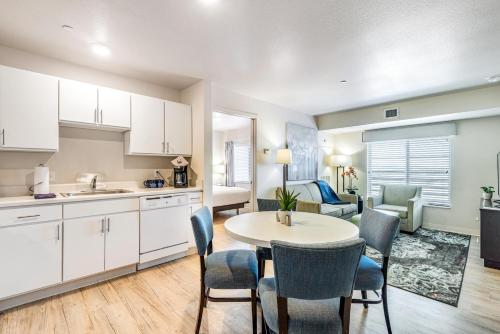 Η κουζίνα ή μικρή κουζίνα στο Parks Residential Denver