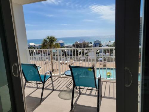 Балкон или терраса в Spectacular 5th Floor Gulf View Condo in Panama City Beach, just steps away from the beach