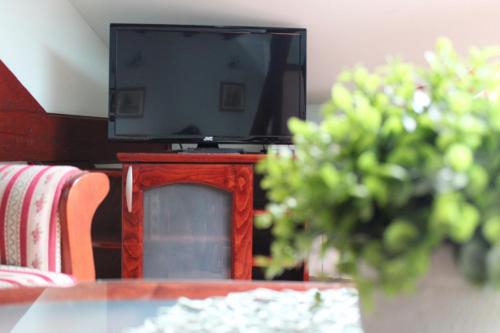 a tv sitting on top of a table in a living room at Siesta in Kikinda