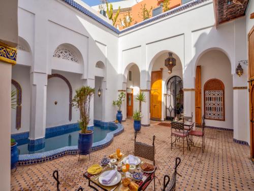 Piscina a Palais Tinmel Marrakech o a prop
