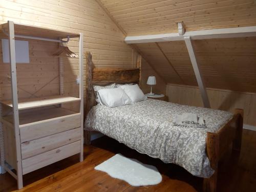 a bedroom with a bed in a wooden cabin at Nerinha Residence in Coruche