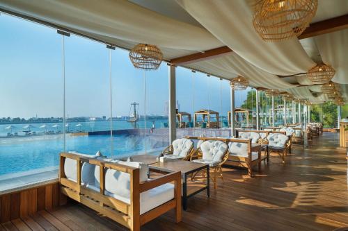 Piscine de l'établissement Radisson Blu Hotel & Resort, Abu Dhabi Corniche ou située à proximité