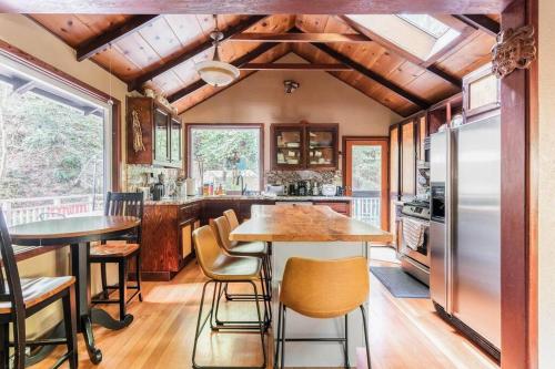 a kitchen with wooden ceilings and a table and chairs at Tranquil creek mountain house in Los Gatos