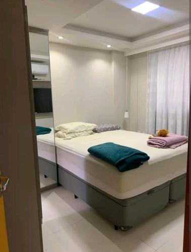 Cama o camas en una habitación en un apartamento con encanto y acogedor en Recreio.