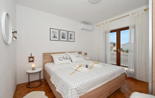Apartments with hot tub Okrug Gornji, Ciovo - 12293