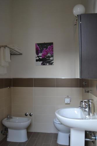 a bathroom with a white sink and a toilet at Zia Bi Bed and Breakfast in Naples