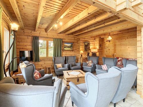 Chalet confortable face aux pistes – 13 couchages, garage, ski room, proche Combloux et Megève - FR-1-560-36