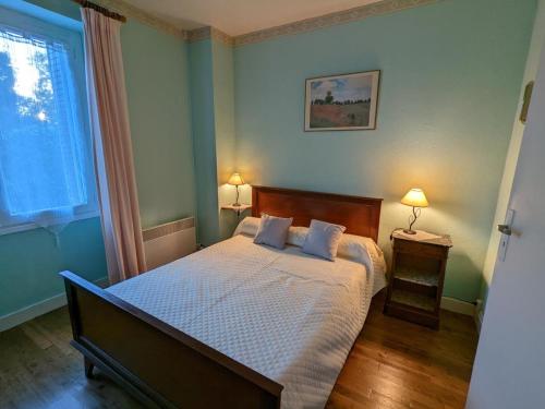 Postel nebo postele na pokoji v ubytování Gîte Vouthon, 3 pièces, 4 personnes - FR-1-653-6