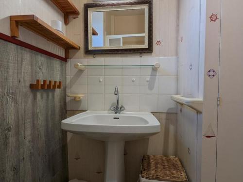 Koupelna v ubytování Gîte Vouthon, 3 pièces, 4 personnes - FR-1-653-6