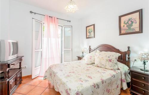 Llit o llits en una habitació de Awesome Apartment In Grazalema With Kitchenette