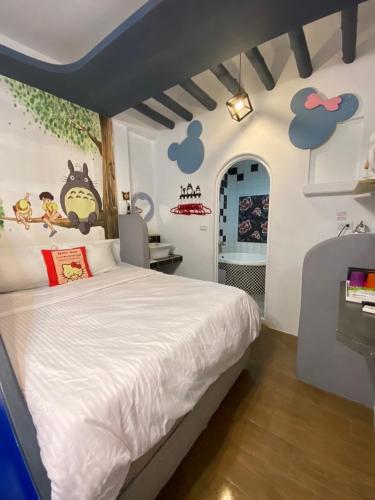 a bedroom with a large bed in a room with at Kenting Bayview Hotel in Nanwan