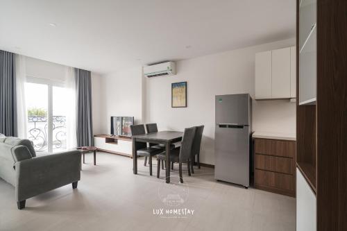 Кухня или мини-кухня в Lux Westlake Studio
