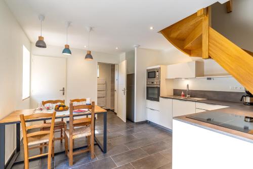 Una cocina o cocineta en Gîte de la Porte des Moines