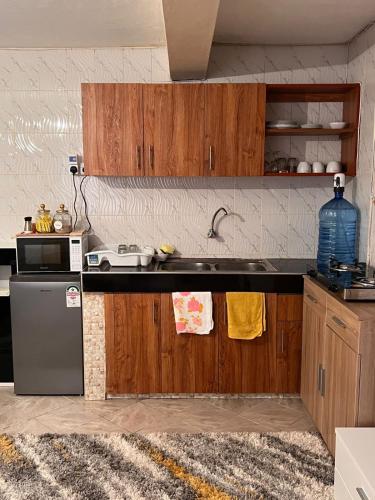 A cozinha ou cozinha compacta de Hidden Ivy Homes