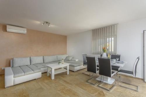 a living room with a couch and a table at Villa Filo Apartments in Umag