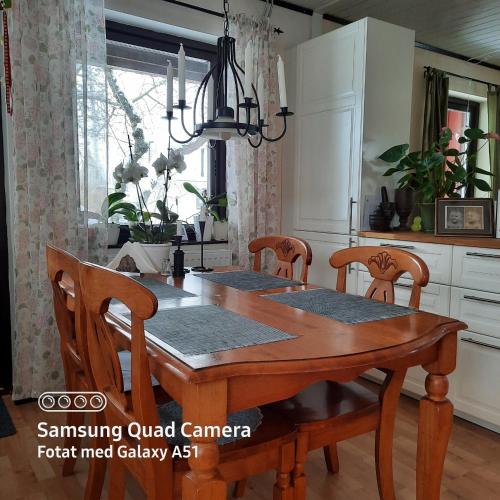 Kuchyň nebo kuchyňský kout v ubytování Naturnära dubbelrum B&B i Uppsala Ramstalund