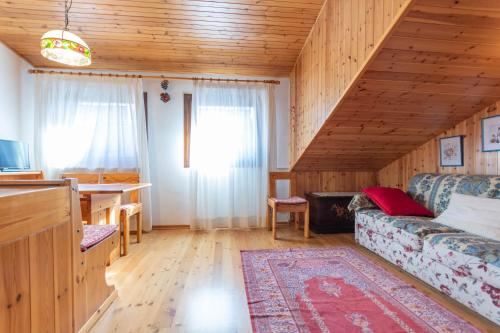 a living room with a couch and a table at Petit Arnica in Selva di Cadore