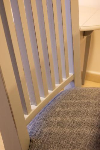 a close up of a crib in a bedroom at Primera Planta Punta Umbria 2 dormitorios junto al mar (1) in Punta Umbría