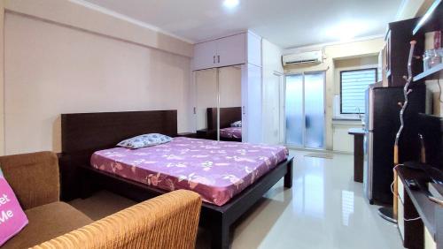 Postel nebo postele na pokoji v ubytování Lily Room at Apartment Cibubur Village
