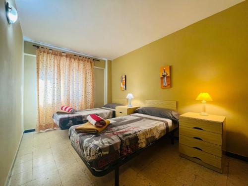 Postel nebo postele na pokoji v ubytování Apartamento Alaska acogedor y a 100metros de la playa