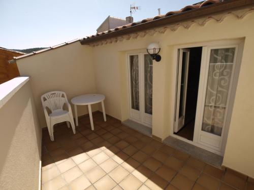 a small balcony with a table and a chair at Casa Rural El Cipres in Santo Domingo de Silos