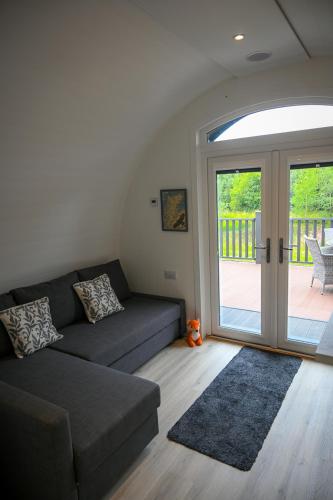 Newmore Highland Pods with Hot Tubs on NC500にあるシーティングエリア