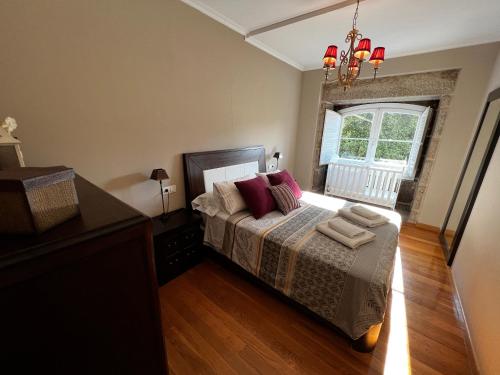 a bedroom with a bed and a window at RESIDENCIAL MONDARIZ BALNEARIO 118 in Mondariz-Balneario