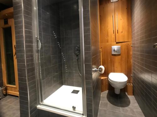 a bathroom with a shower with a toilet at Appartement Tignes, 4 pièces, 6 personnes - FR-1-480-2 in Tignes