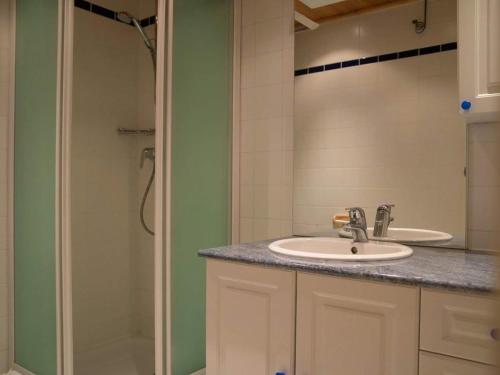 a bathroom with a sink and a shower at Appartement Tignes, 3 pièces, 6 personnes - FR-1-480-22 in Tignes