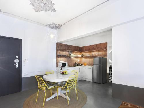 Athenian Apartment in the center with Jacuzzi
