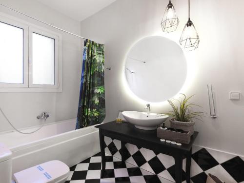 Athenian Apartment in the center with Jacuzzi