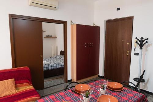 A bed or beds in a room at Genova-tra mare e centro storico