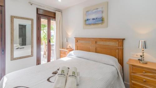 a bedroom with a bed with two towels on it at Casa Ana de Guaro by Ruralidays in Guaro