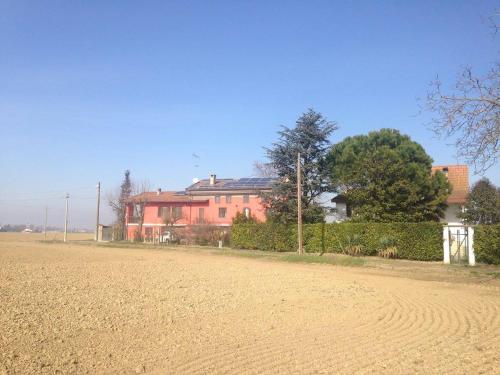 a dirt road in front of a red brick building at Agriturismo e Az. Agricola Ma.Mi in Sale