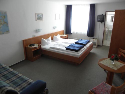 a hotel room with a bed and a couch at Gasthof Breeger-Bodden in Breege