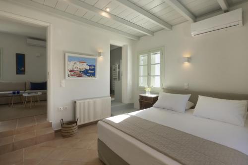 Posteľ alebo postele v izbe v ubytovaní Stunning Beachfront 3BR Villa that has it ALL!