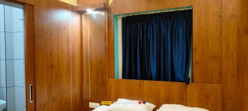 Hotel Bharatiにあるベッド